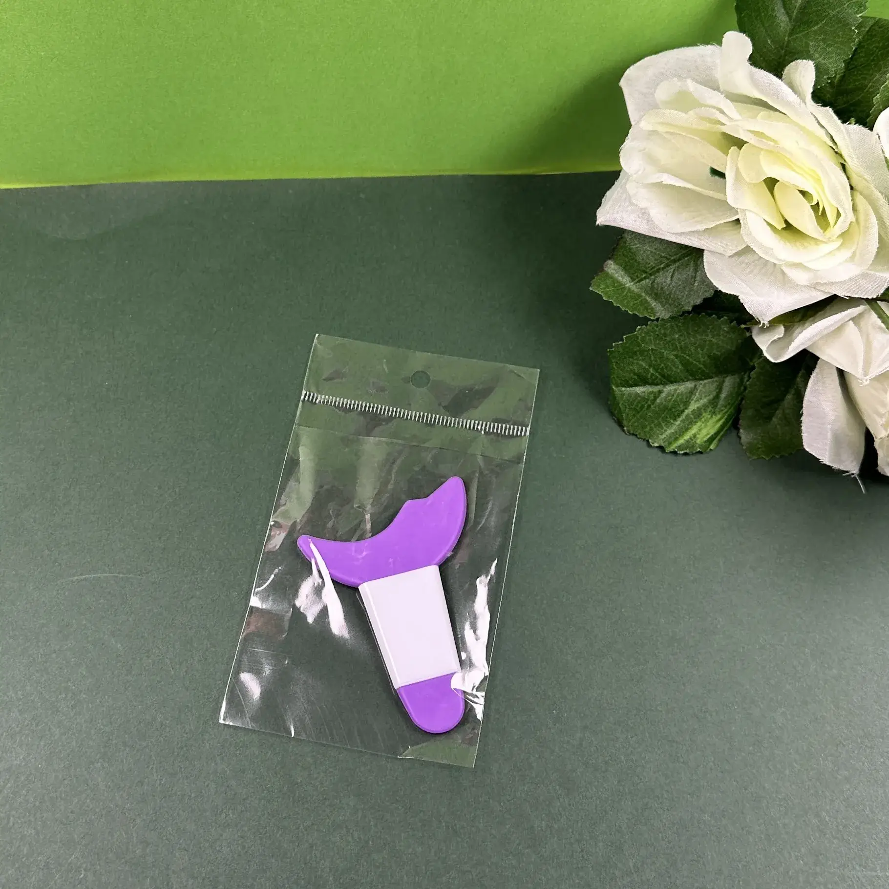 Silicone Eye Makeup Aid Crescent Eyelash Holder — feature 12