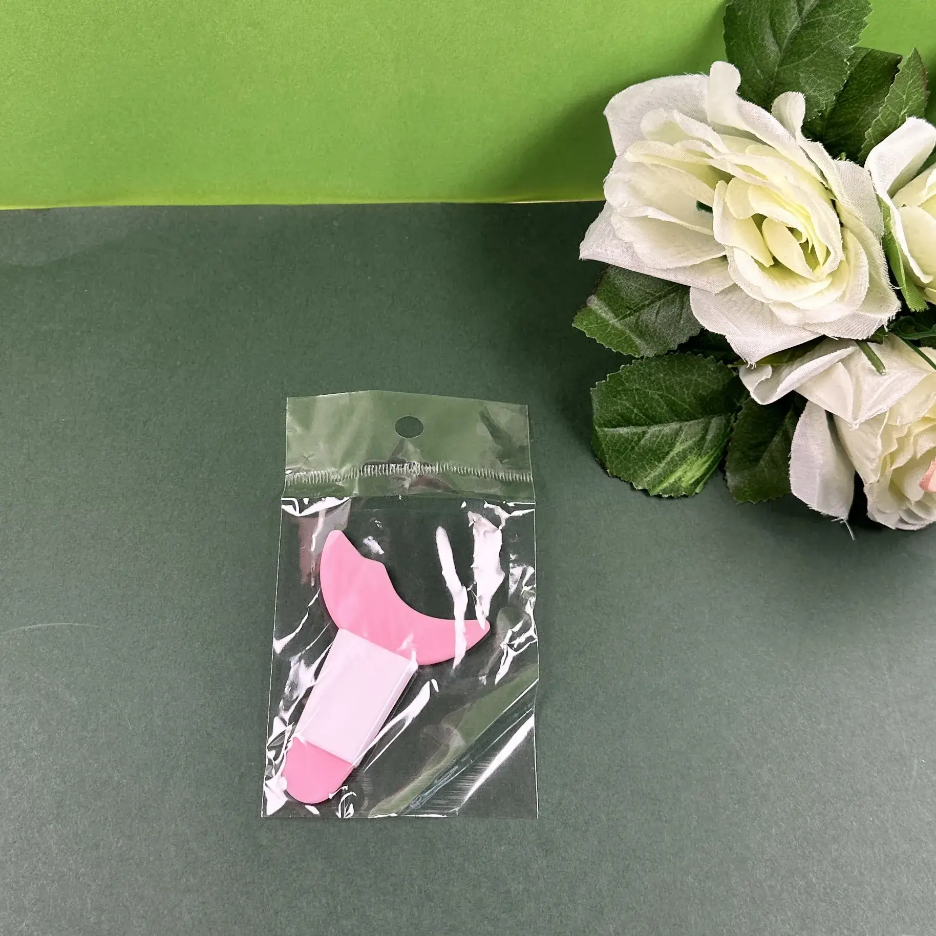 Silicone Eye Makeup Aid Crescent Eyelash Holder — feature 13
