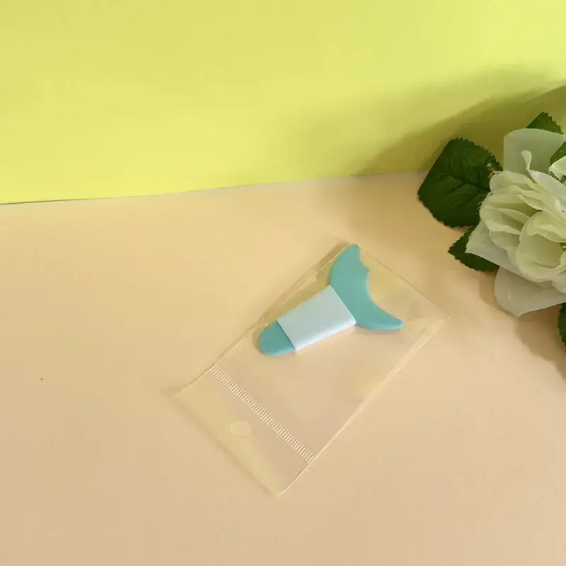 Silicone Eye Makeup Aid Crescent Eyelash Holder - Image 3