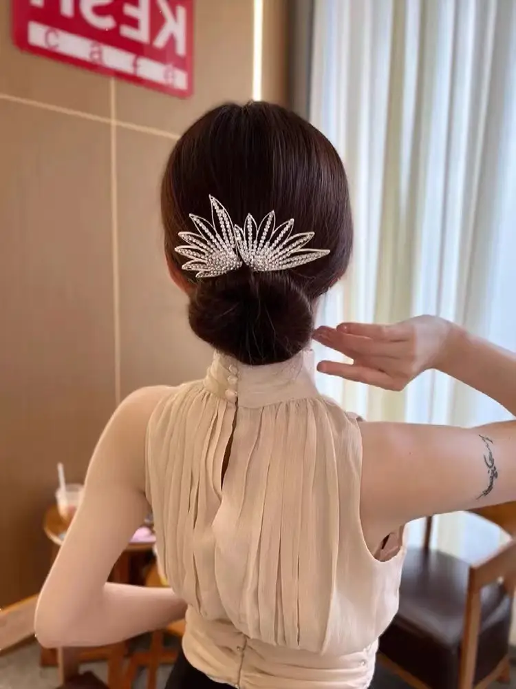 Vintage Peacock Hairpin with Blue Crystal Flower Design — feature 2