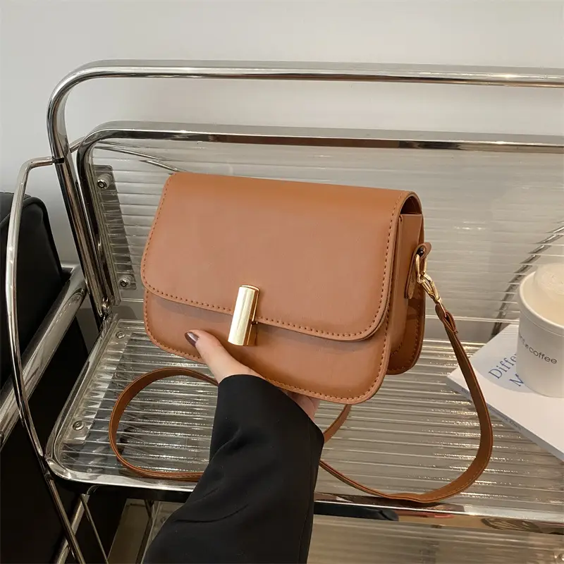 Women's White Leather Crossbody Bag with Gold Clasp - Image 7