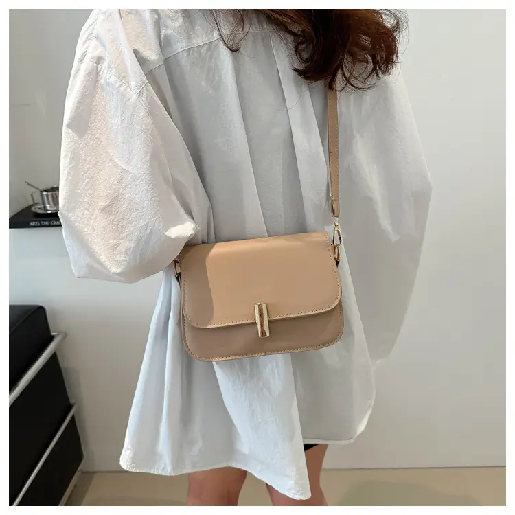 Women's White Leather Crossbody Bag with Gold Clasp β feature 15