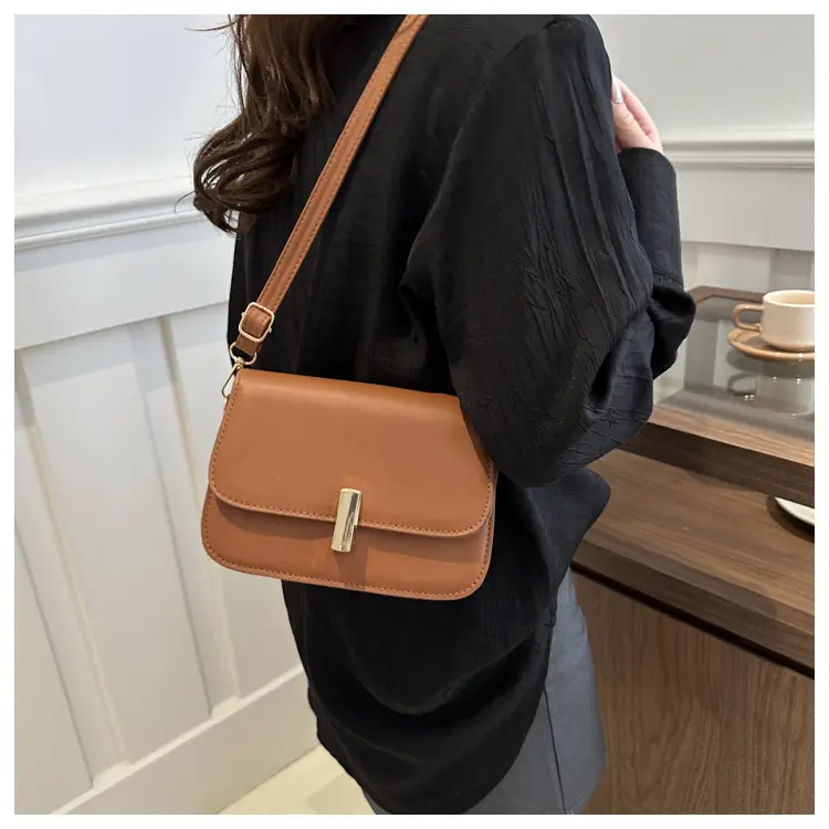 Women's White Leather Crossbody Bag with Gold Clasp β feature 7