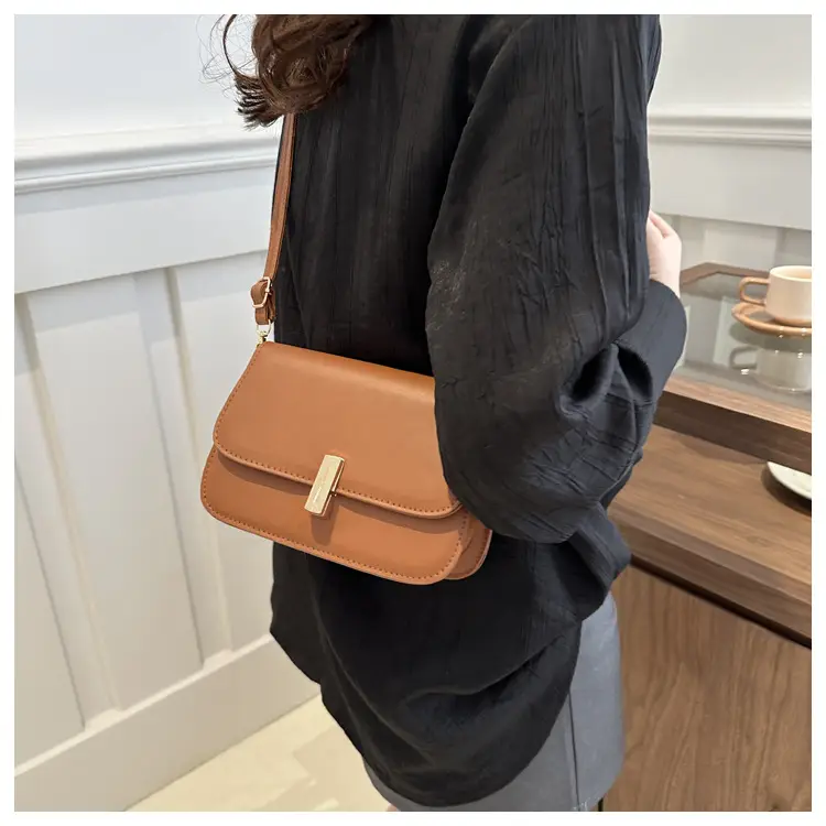 Women's White Leather Crossbody Bag with Gold Clasp β feature 9
