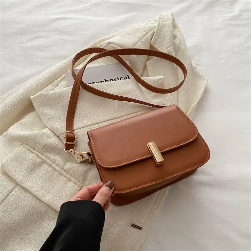 Women's White Leather Crossbody Bag with Gold Clasp - Image 4
