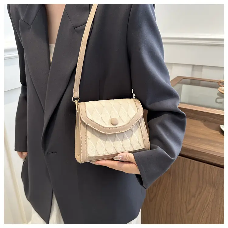 Korean Style Women's Rhombic Crossbody Bag 2024 Spring — feature 8