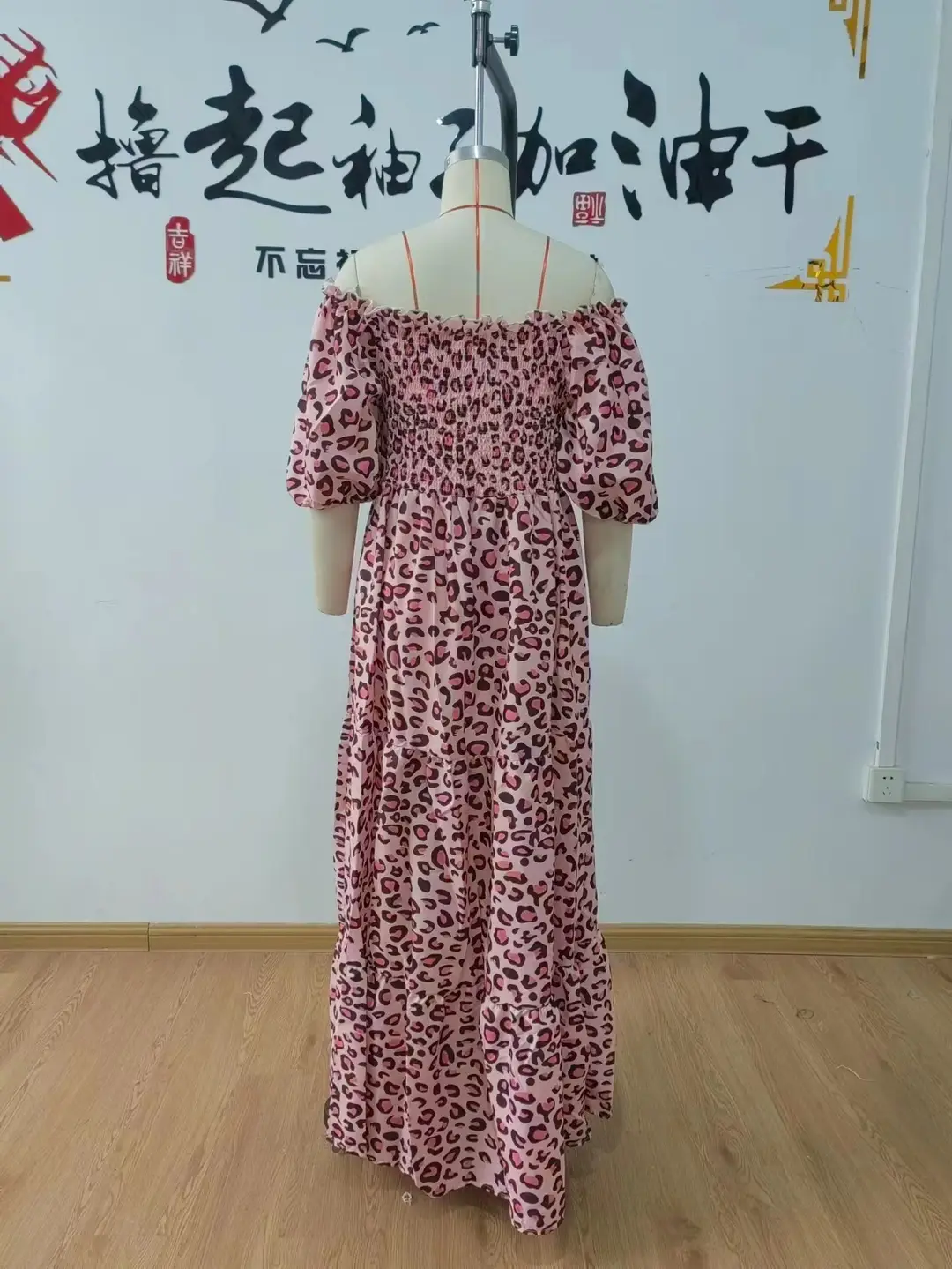 2025 cross-border new spring and summer European and American women's dress off-shoulder floral fashion off-shoulder long printed skirt — feature 25