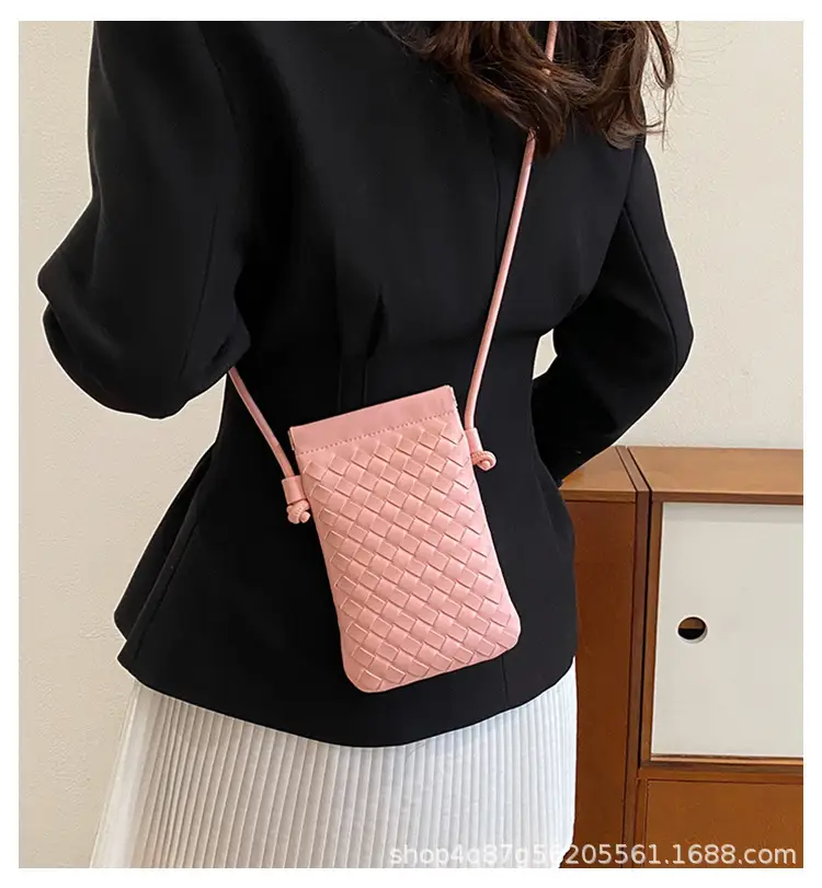 Mini Handwoven Shoulder Bag Beige Crossbody — feature 3