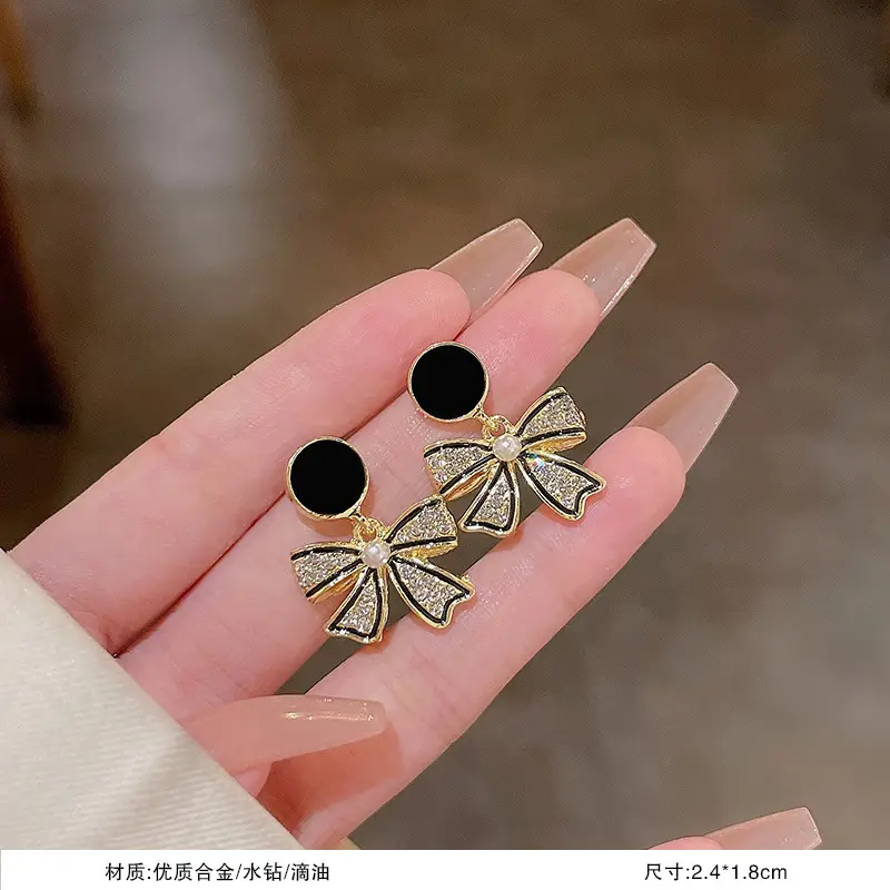 S925 Silver Needle Earrings for Women Light Luxury Geometric Design — feature 12