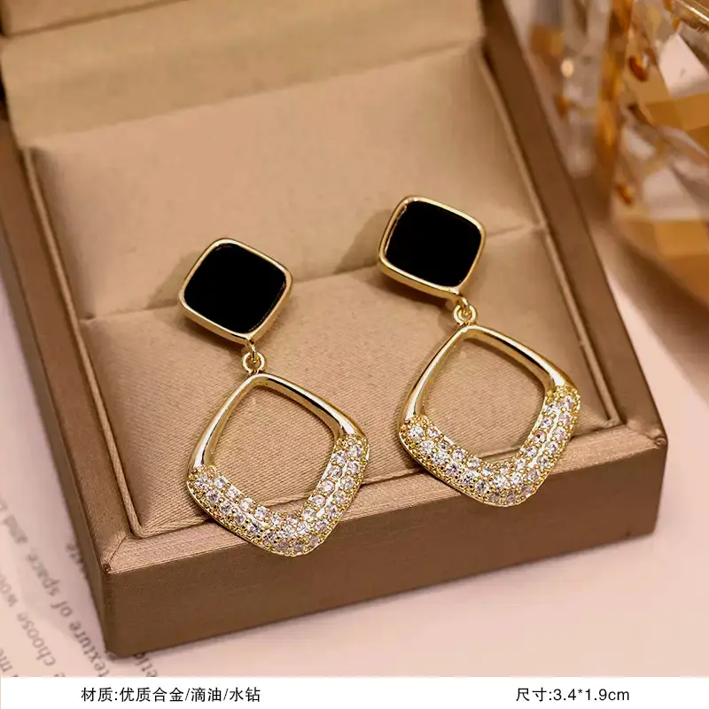 S925 Silver Needle Earrings for Women Light Luxury Geometric Design — feature 14