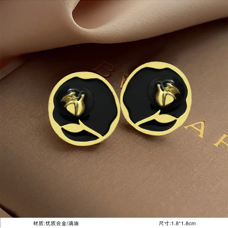 S925 Silver Needle Earrings for Women Light Luxury Geometric Design — feature 15