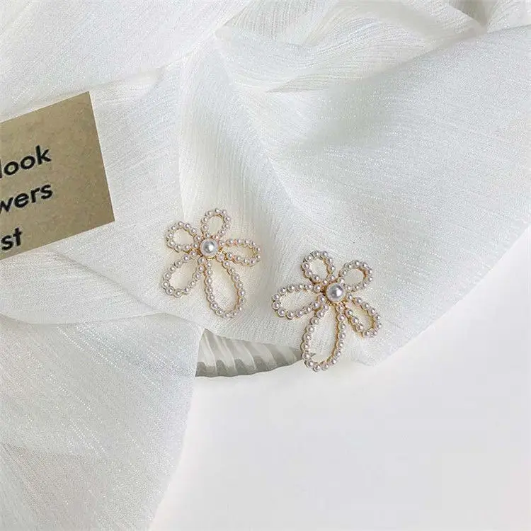 S925 Silver Needle Earrings for Women Light Luxury Geometric Design — feature 25