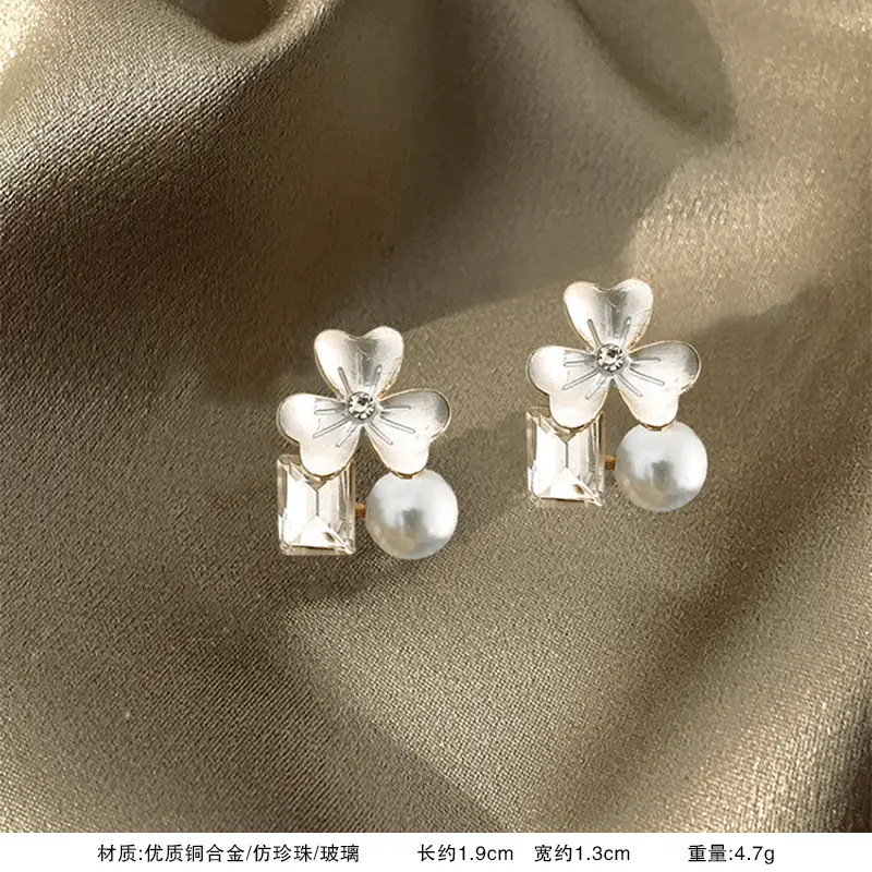 S925 Silver Needle Earrings for Women Light Luxury Geometric Design — feature 31