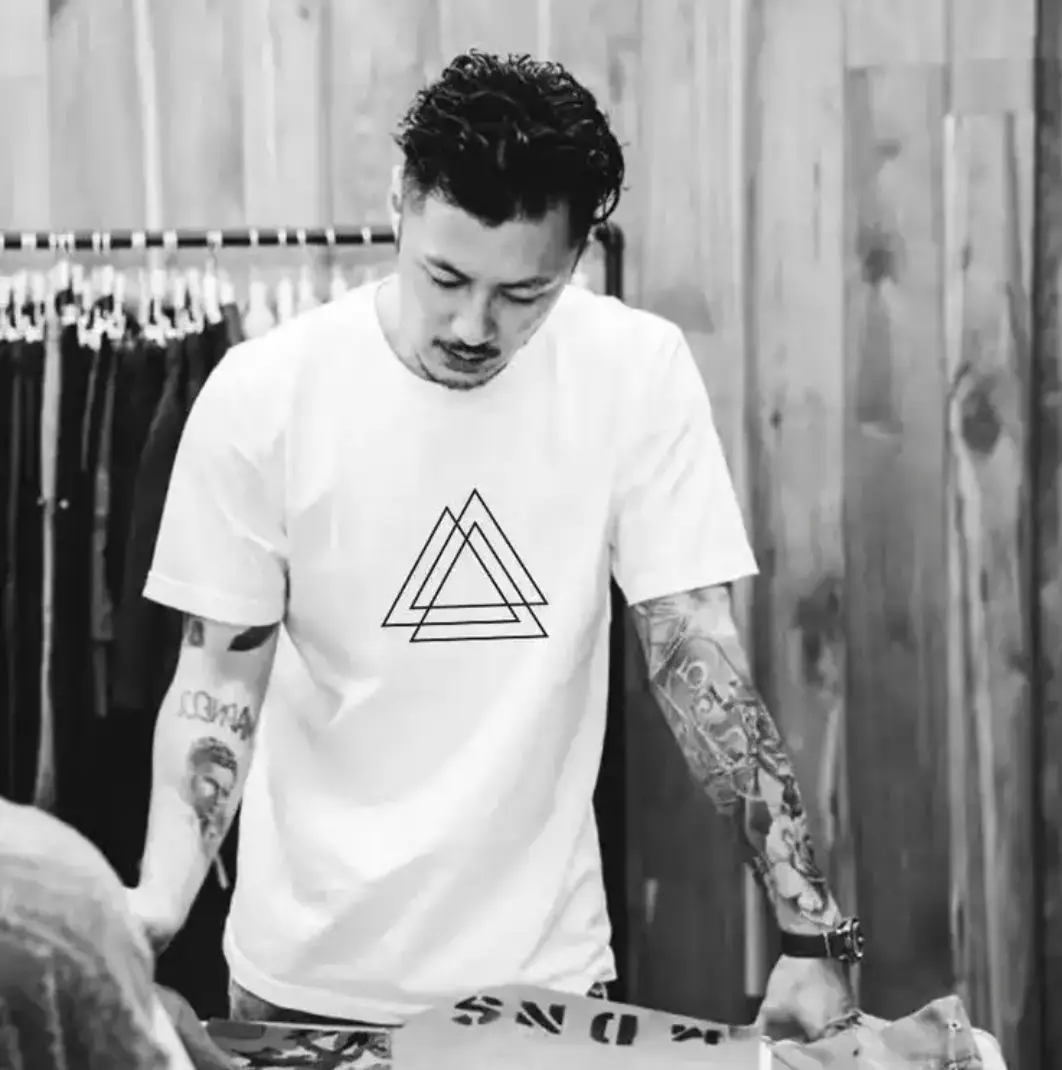 Men Pure Cotton Loose Fit T-Shirt White Triangle Print — feature 15
