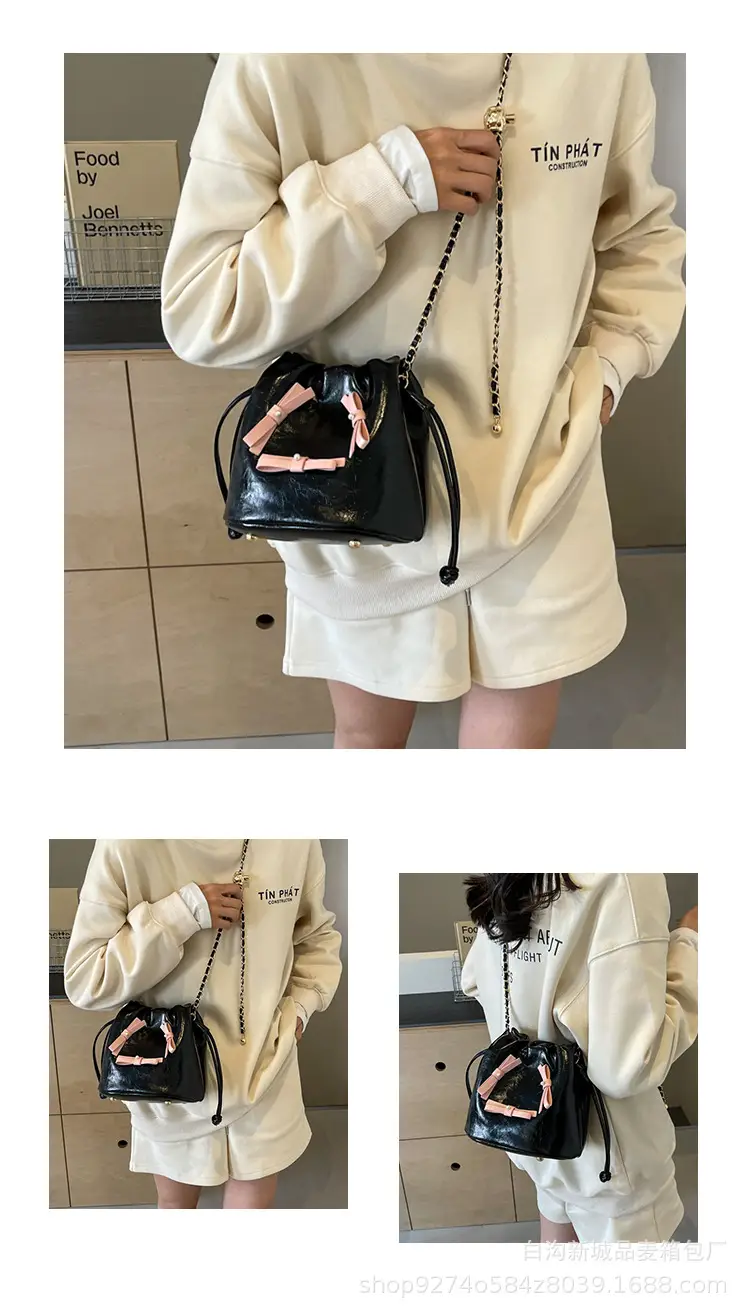 Black Velvet Chain Shoulder Bag for Women 2026 — feature 10