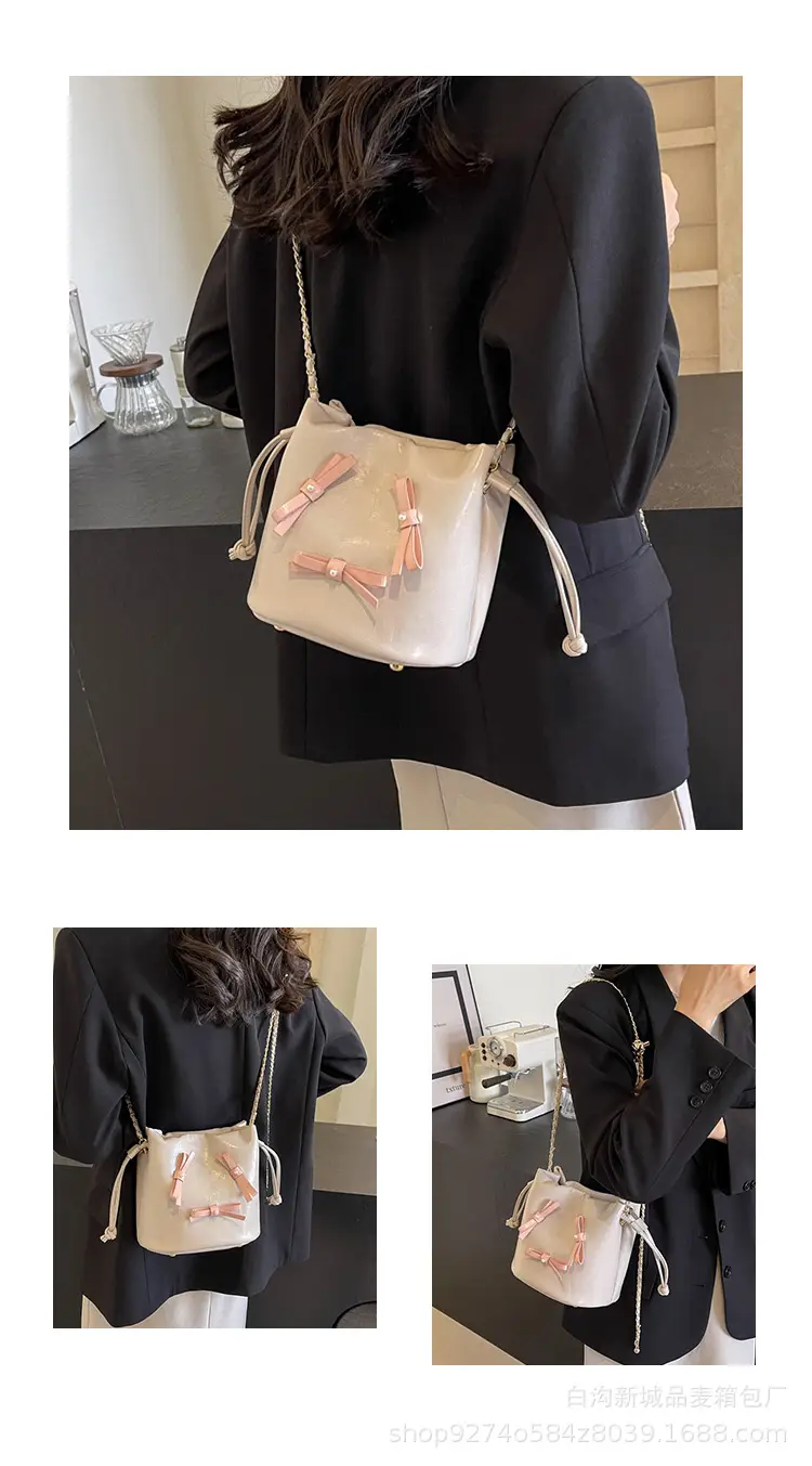 Black Velvet Chain Shoulder Bag for Women 2026 — feature 12