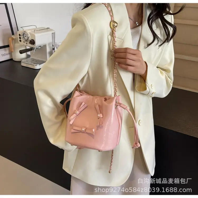 Black Velvet Chain Shoulder Bag for Women 2026 — feature 17