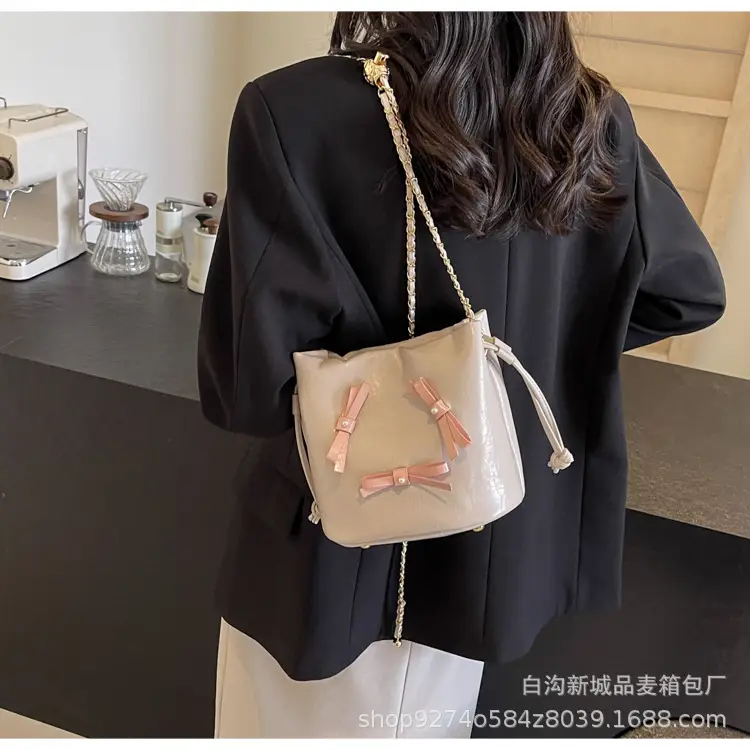 Black Velvet Chain Shoulder Bag for Women 2026 — feature 21