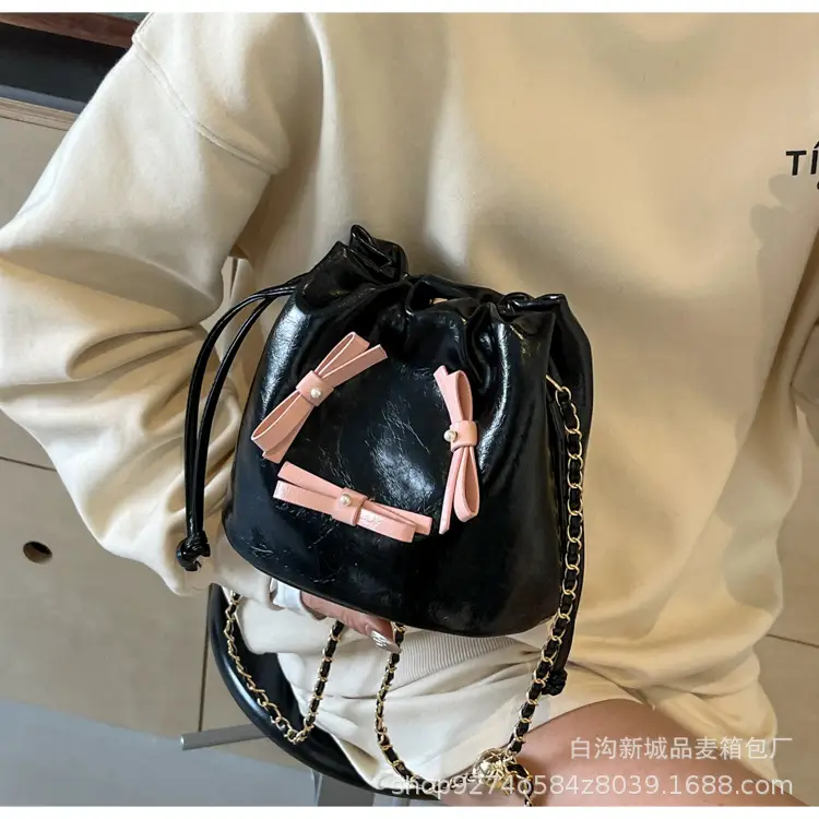 Black Velvet Chain Shoulder Bag for Women 2026 — feature 25
