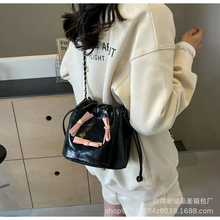 Black Velvet Chain Shoulder Bag for Women 2026 — feature 26