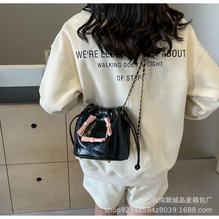 Black Velvet Chain Shoulder Bag for Women 2026 — feature 27