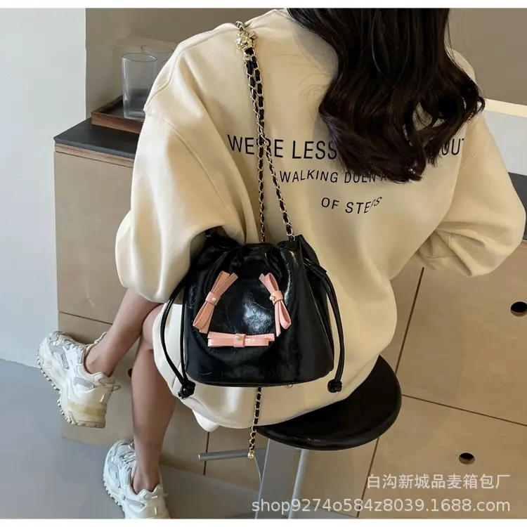 Black Velvet Chain Shoulder Bag for Women 2026 — feature 28