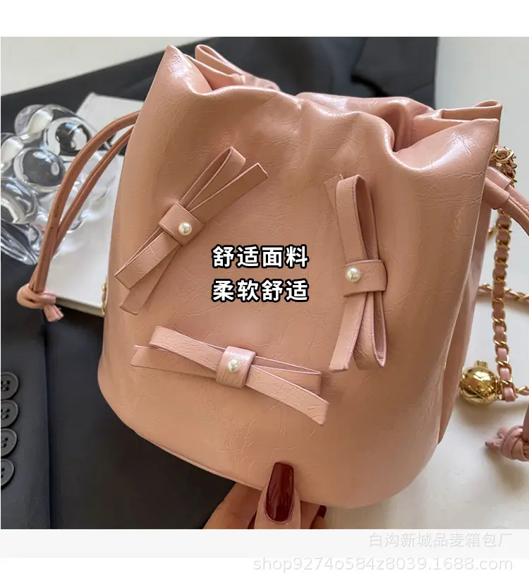 Black Velvet Chain Shoulder Bag for Women 2026 — feature 5