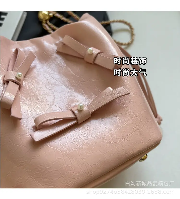 Black Velvet Chain Shoulder Bag for Women 2026 — feature 6
