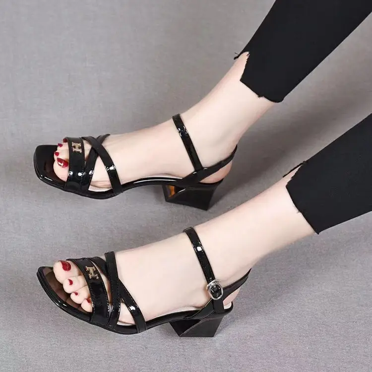 2024 New Summer Leather Sandals Women's Thick Heel Mid-heel Patent Leather Women's Shoes Summer Low Heel Flat Shoes with Buckle — feature 2