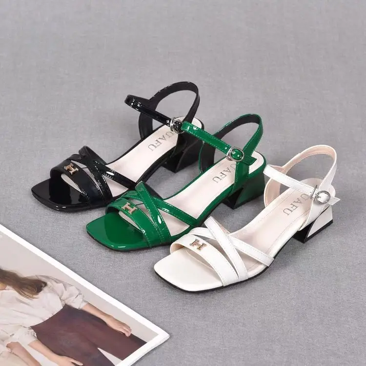 2024 New Summer Leather Sandals Women's Thick Heel Mid-heel Patent Leather Women's Shoes Summer Low Heel Flat Shoes with Buckle — feature 8