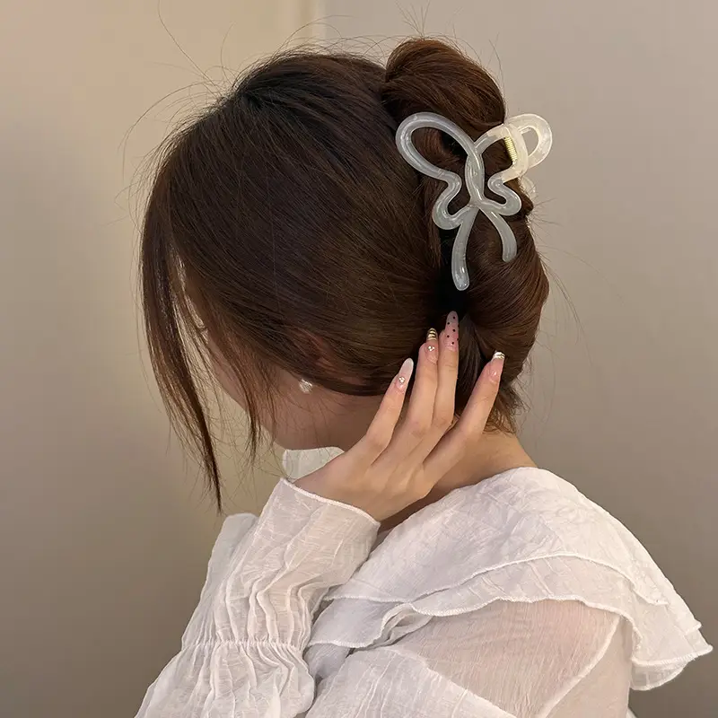 Large Butterfly Shark Catch Hair Clip White - Image 9