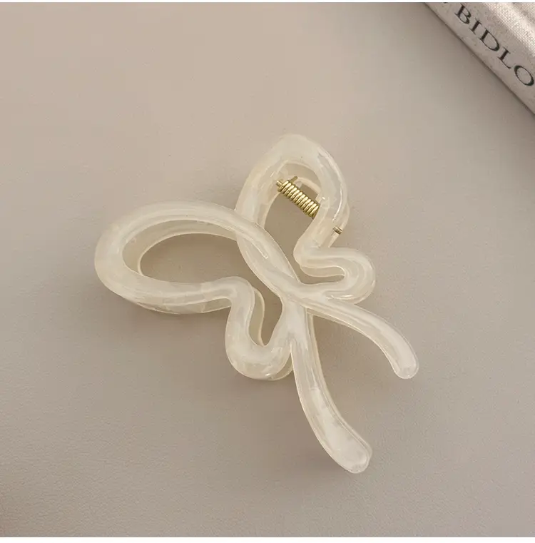 Large Butterfly Shark Catch Hair Clip White — feature 8