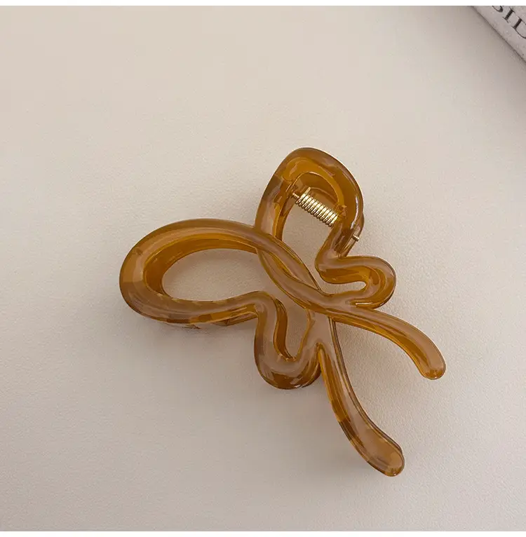 Large Butterfly Shark Catch Hair Clip White — feature 9
