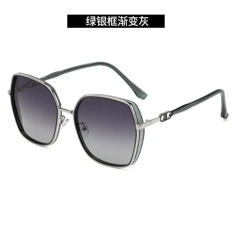 Fashionable Large Frame Sunglasses with UV Protection - Image 5