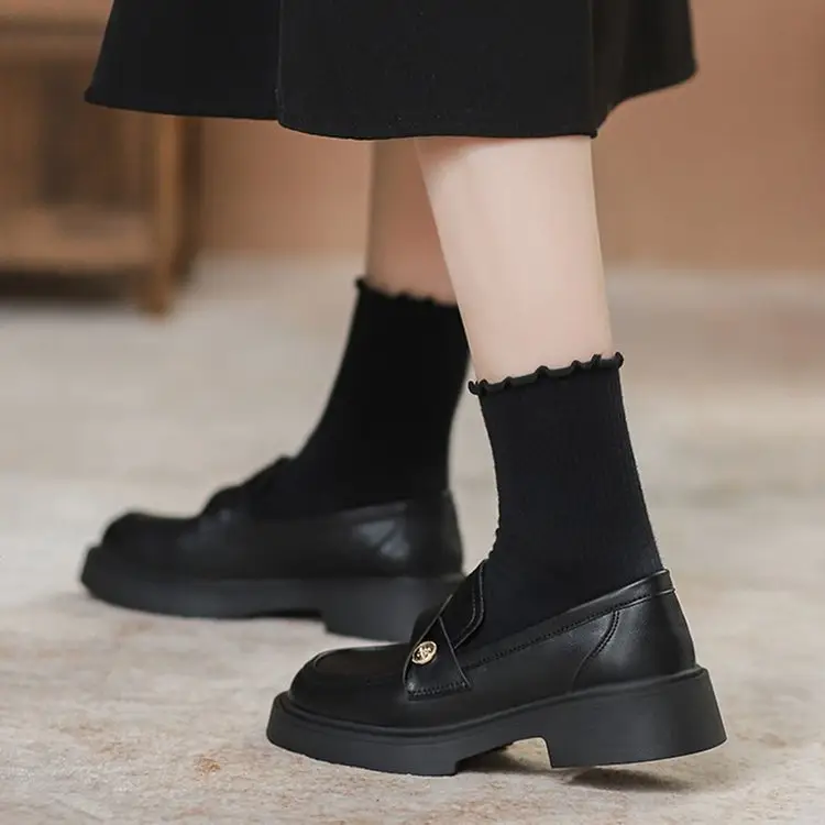 Soft Bottom Loafers Women's 2024 Spring New Fashion Small Gold Single Shoes British Thick Bottom Slip-on Small Leather Shoes — feature 2