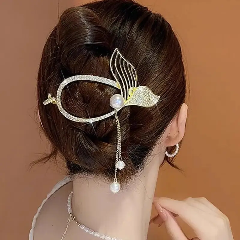 Rhinestone Fish Tail Hairpin Clip with Pearl Tassel - Image 3