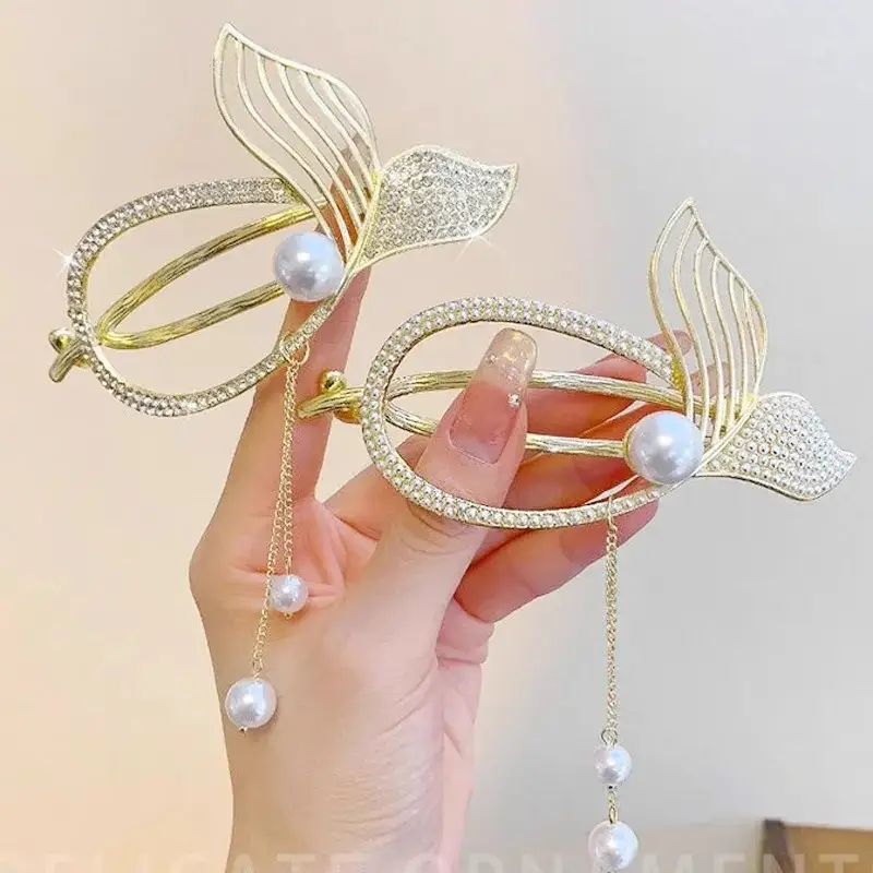 Rhinestone Fish Tail Hairpin Clip with Pearl Tassel - Image 4