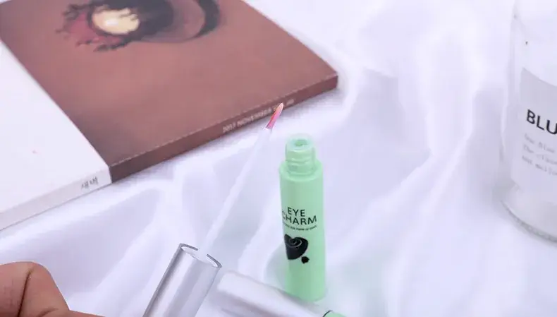 Mary Beauty Super Sticky False Eyelashes White Glue — feature 6