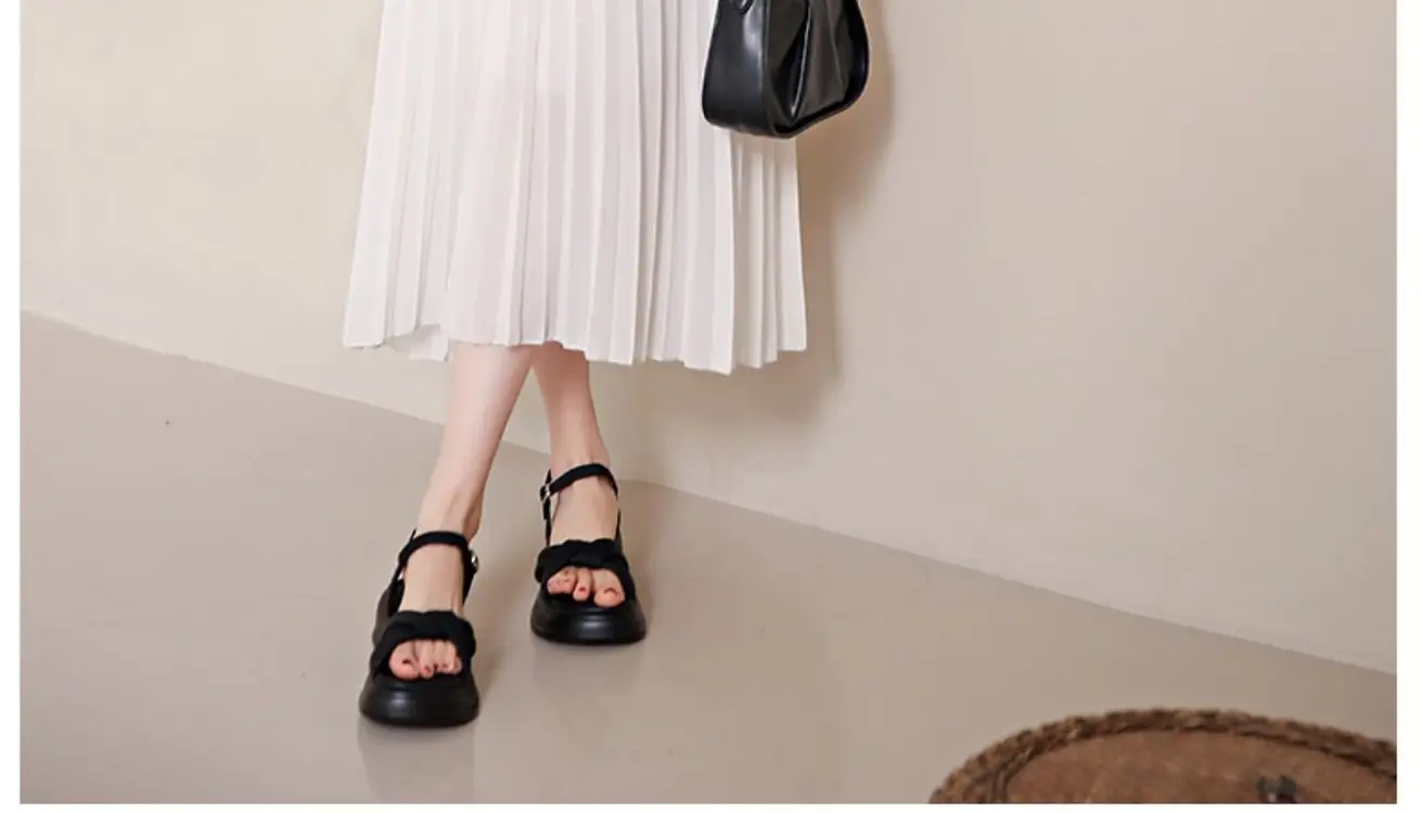 Women's Black Leather Roman Beach Sandals 2024 — feature 5