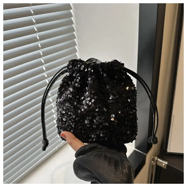 Women's Sparkly Chain Crossbody Bag 2024 — feature 16