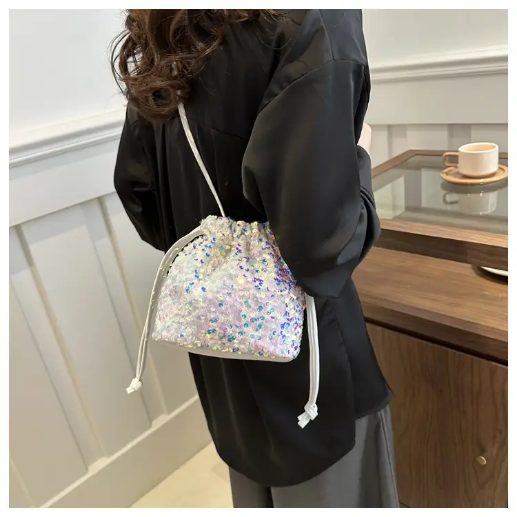 Women's Sparkly Chain Crossbody Bag 2024 — feature 18
