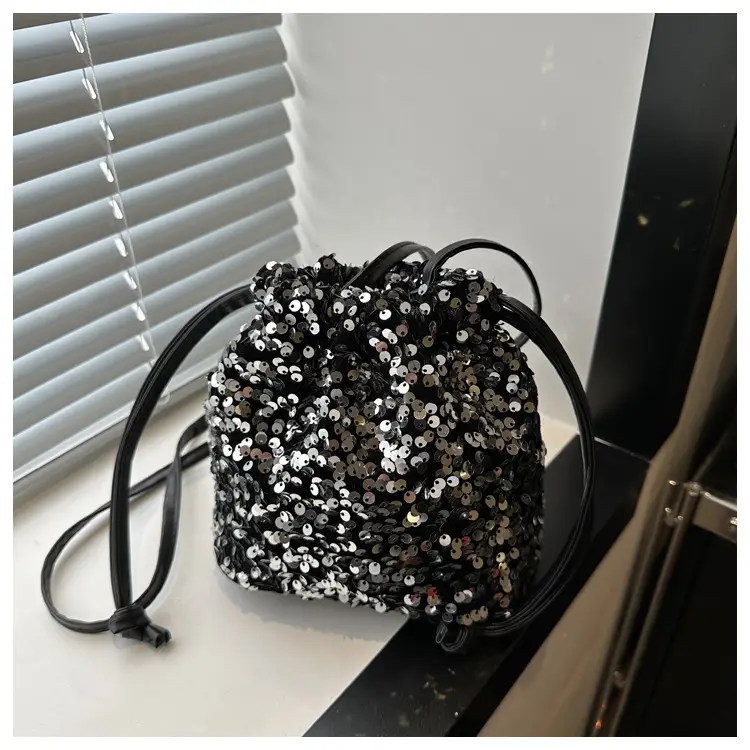Women's Sparkly Chain Crossbody Bag 2024 — feature 9
