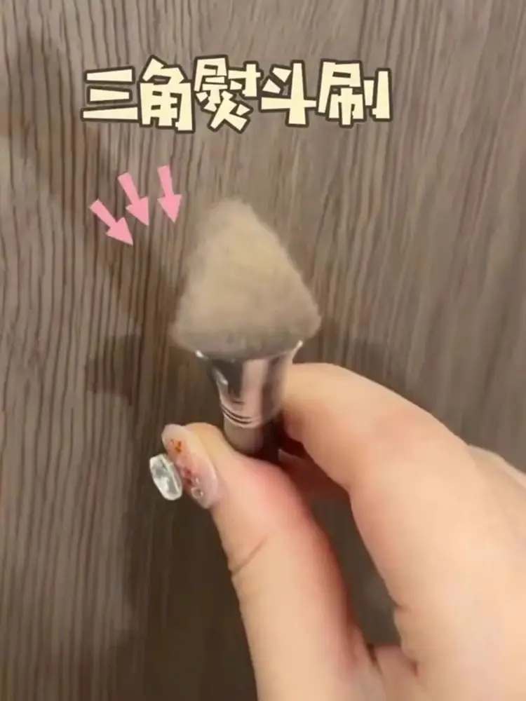 Triangle High Glow Iron Brush Brightening Brush Tear Groove Surface Medium French Pattern Concealer Brush Cangzhou Qingxian Pure White Makeup Brush — feature 11