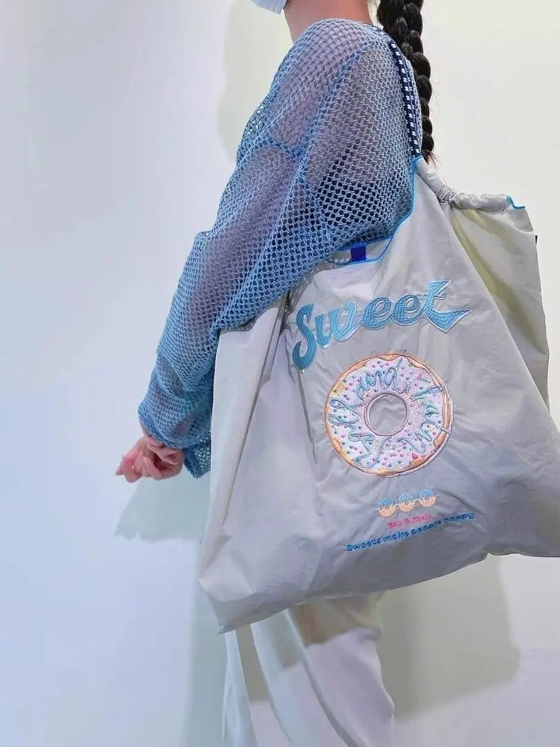 Yang Zi's Sweet Donut Embroidered Chain Bag - Image 12