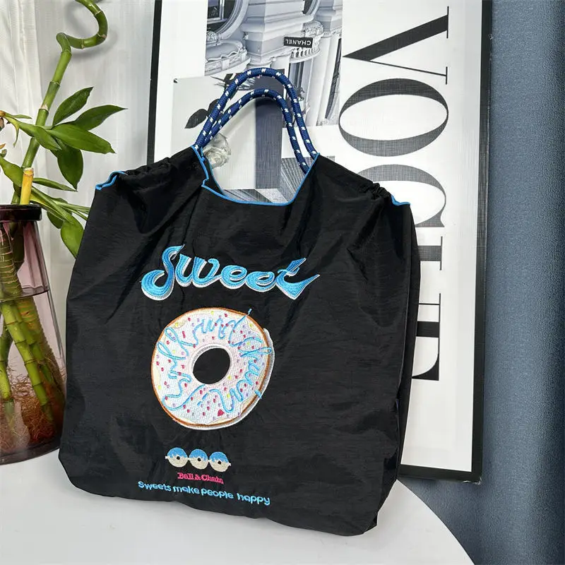 Yang Zi's Sweet Donut Embroidered Chain Bag — feature 12