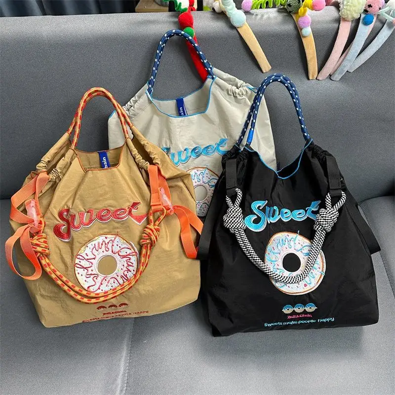 Yang Zi's Sweet Donut Embroidered Chain Bag — feature 8