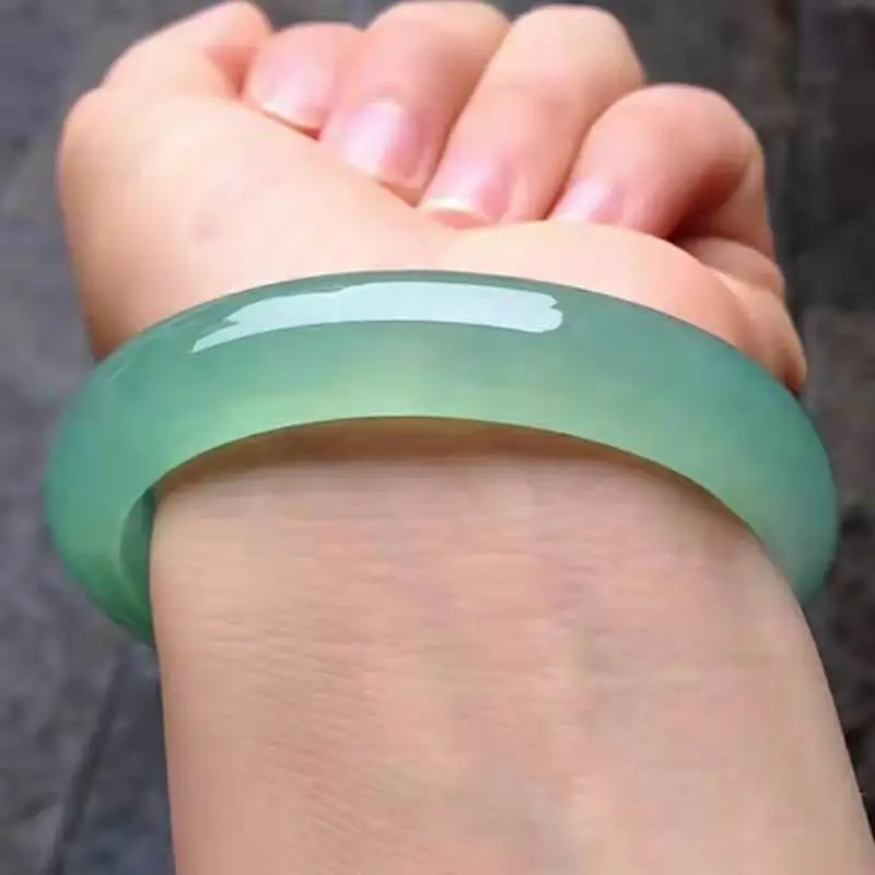 Light Green Quartz Jade Bracelet for Women - Image 5