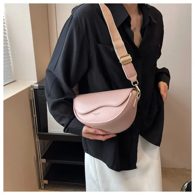 Black Saddle Bag with Bow for Women 2024 — feature 10