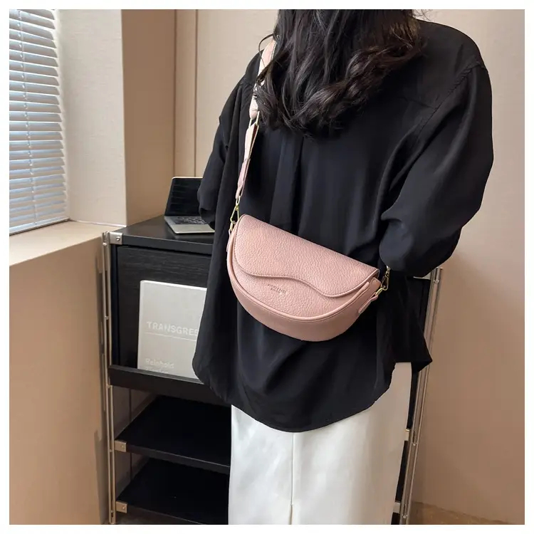 Black Saddle Bag with Bow for Women 2024 — feature 12