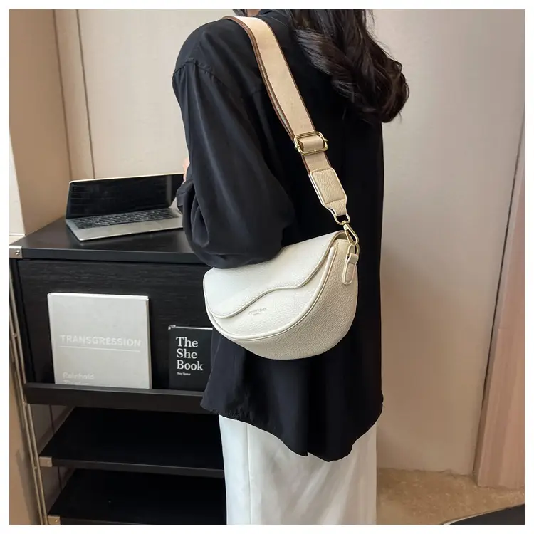Black Saddle Bag with Bow for Women 2024 — feature 13